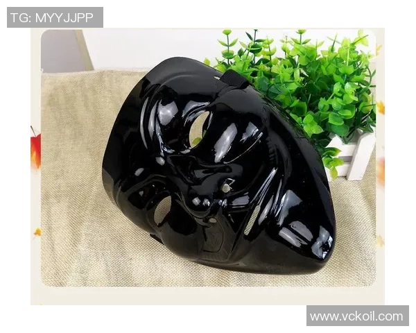 足球明星面具护脸新潮流引领时尚运动风尚助力球场表现提升